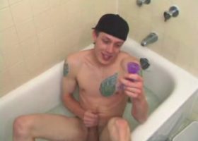 Shane Jerks Off In Tub